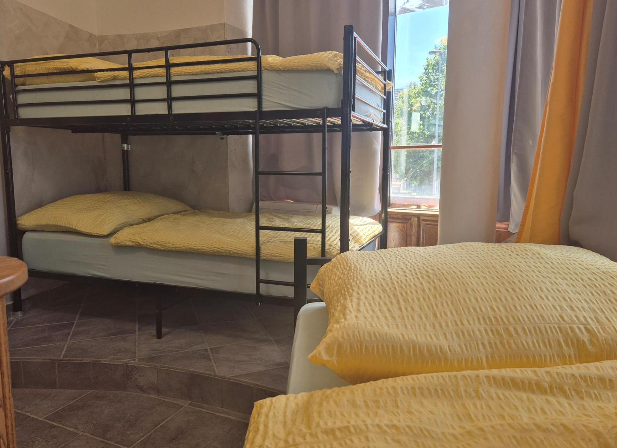 Bled Lesce Station Rooms And Beds Ngoại thất bức ảnh